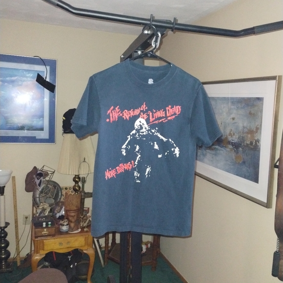 The Return of the living Dead Fruit of The Loom Size Small T shirt - Picture 2 of 12